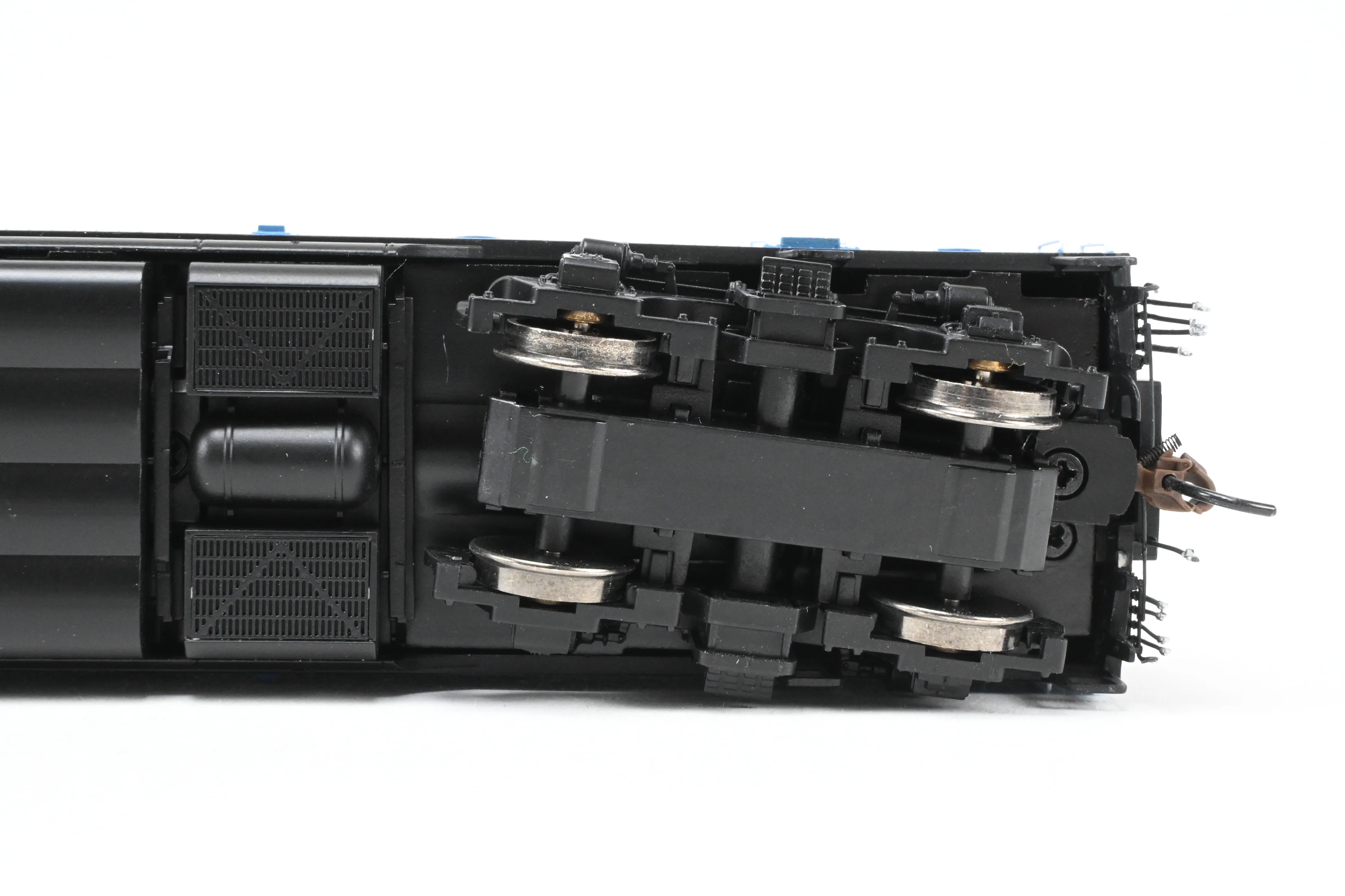 HO Athearn Genesis B&M – Boston & Maine EMD F2-A/F2-B Passenger Set Tsunami2 DCC & Sound - Image 19