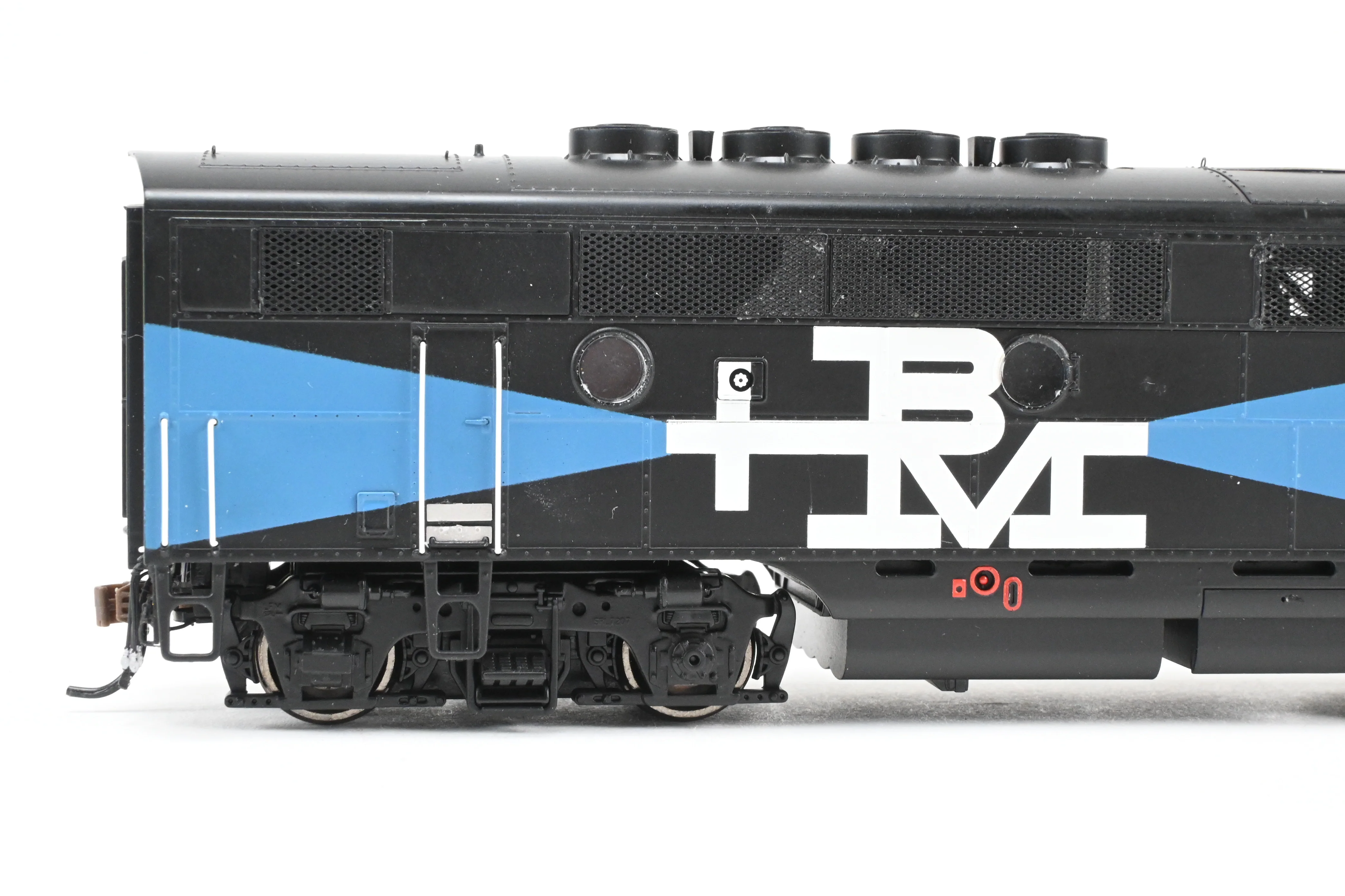 HO Athearn Genesis B&M – Boston & Maine EMD F2-A/F2-B Passenger Set Tsunami2 DCC & Sound - Image 23