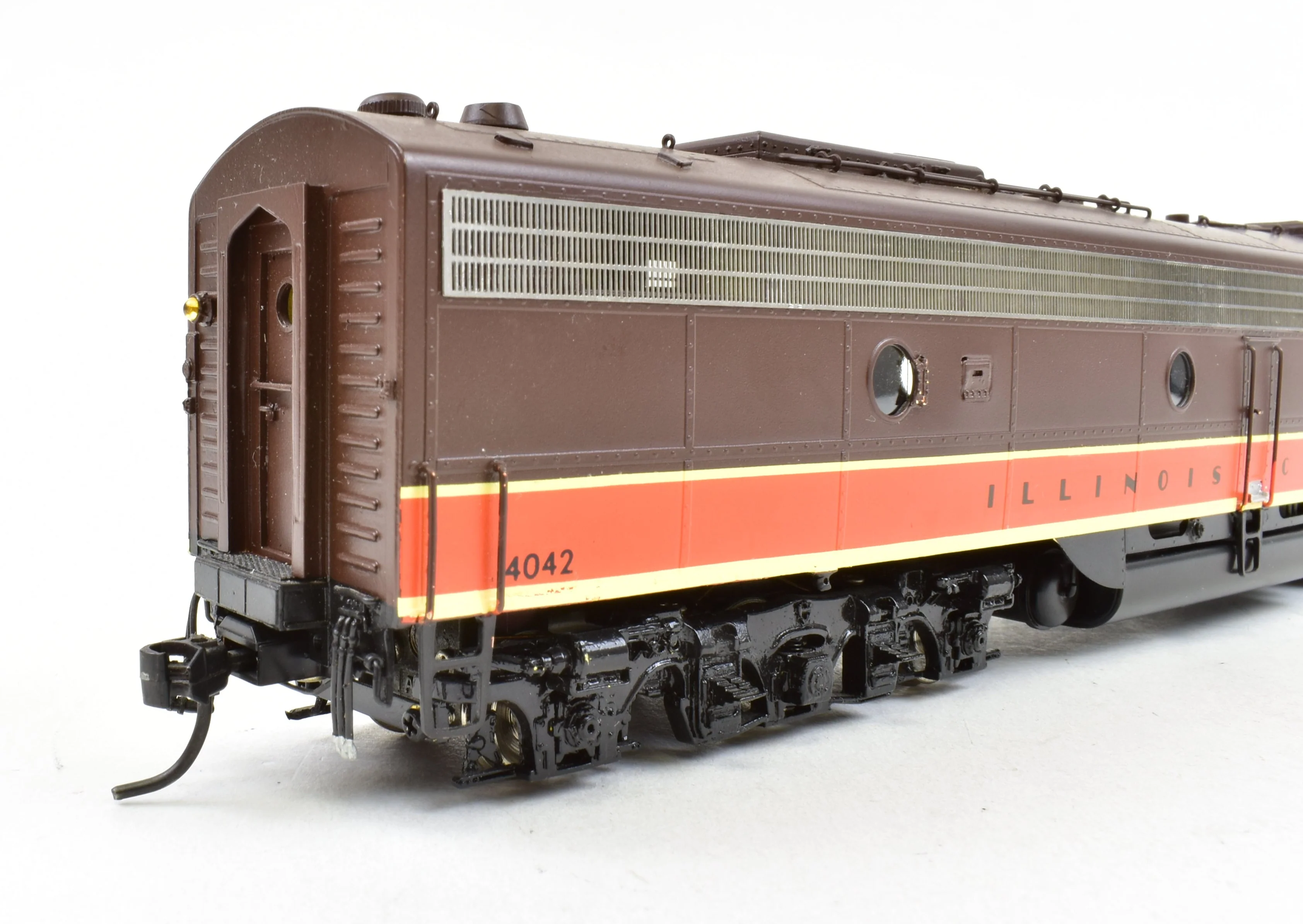 HO Brass CON OMI - Overland Models, Inc. IC - Illinois Central EMD E9-A and E8-B Set Pro Painted ReBoxx - Image 16
