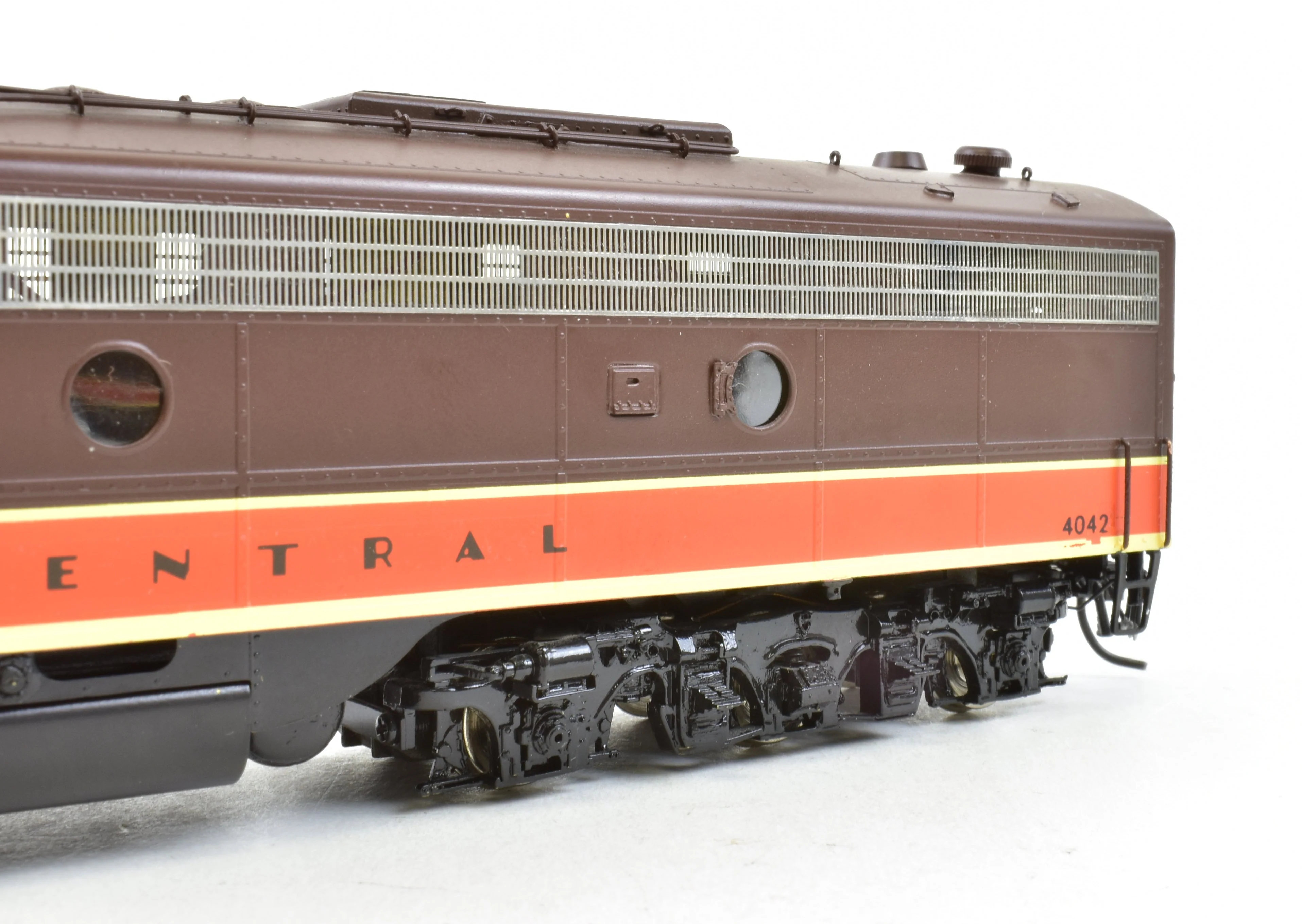 HO Brass CON OMI - Overland Models, Inc. IC - Illinois Central EMD E9-A and E8-B Set Pro Painted ReBoxx - Image 18