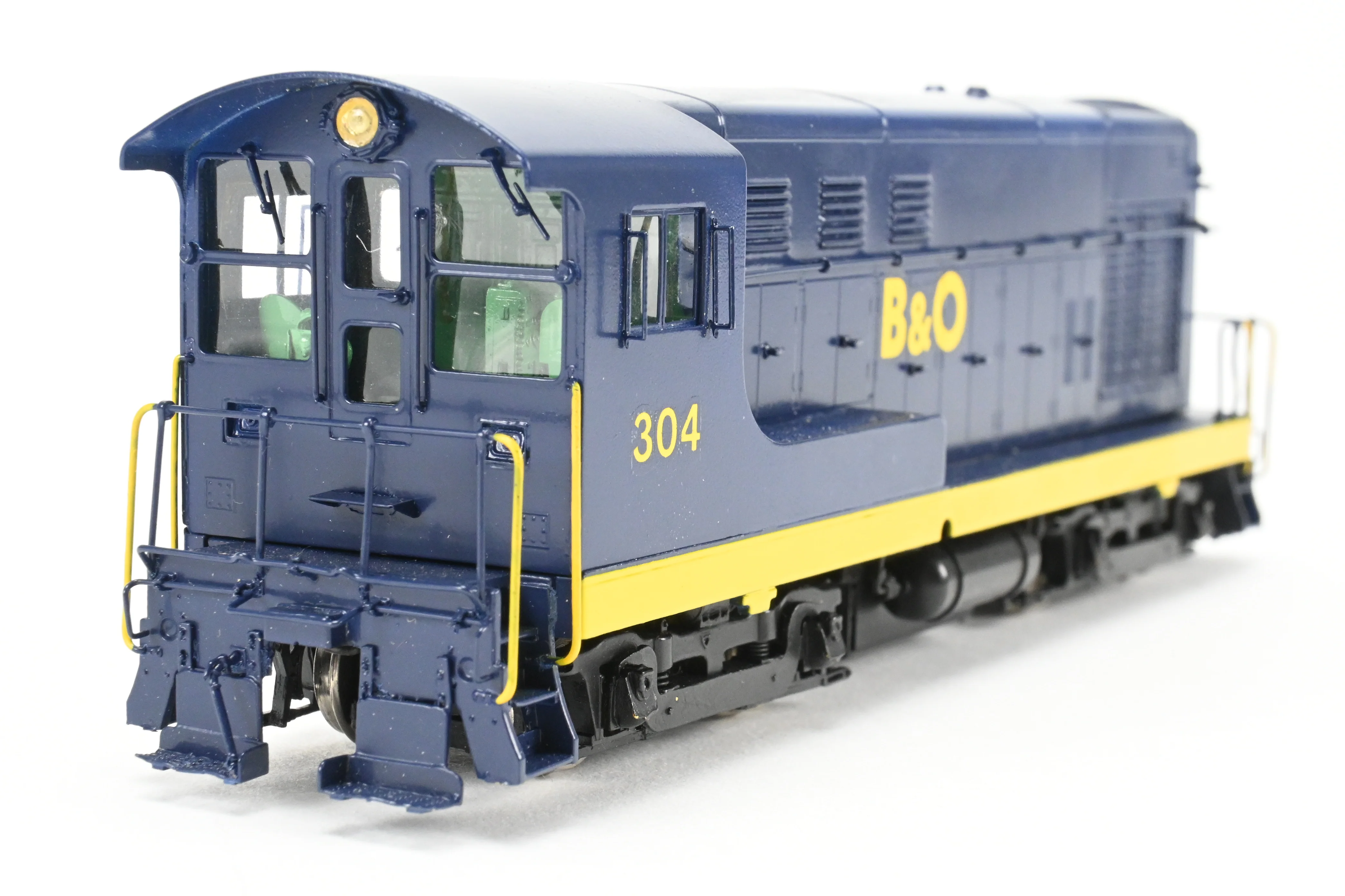 HO Brass OMI - Overland Models Inc. B&O - Baltimore & Ohio Fairbanks Morse FM H-10-44 w/Cab Overhang Custom Painted No. 304 - Image 12