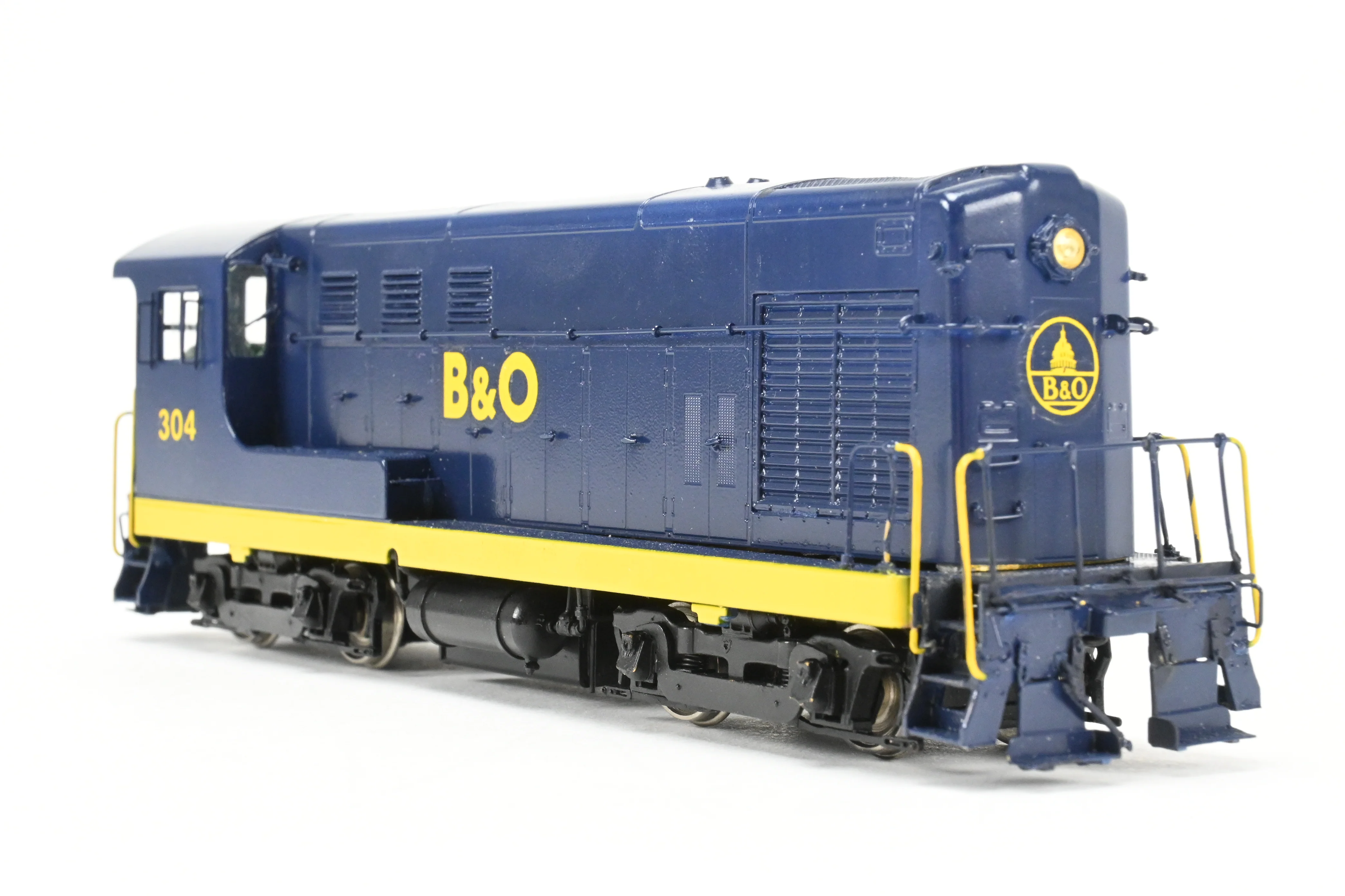 HO Brass OMI - Overland Models Inc. B&O - Baltimore & Ohio Fairbanks Morse FM H-10-44 w/Cab Overhang Custom Painted No. 304 - Image 4