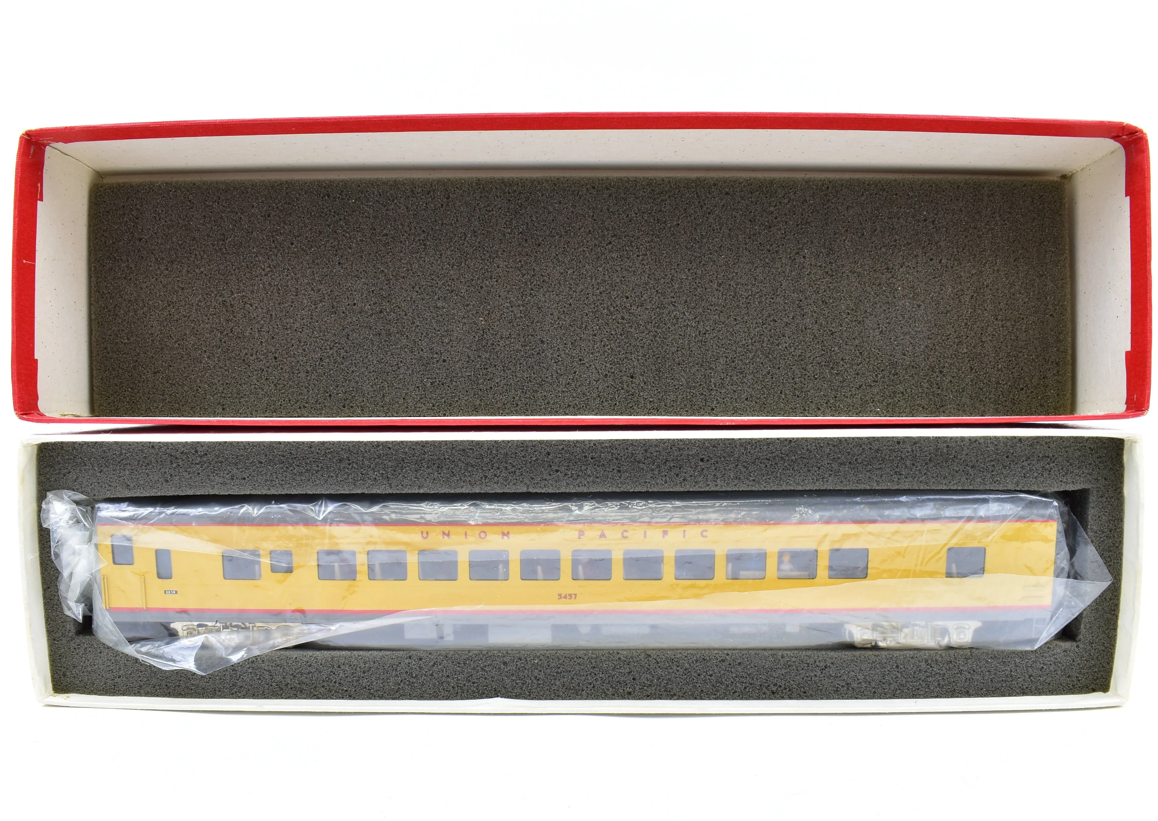 HO Brass S. Soho & Co. UP - Union Pacific #5450 Coach CP with Added Interior Details - Image 17