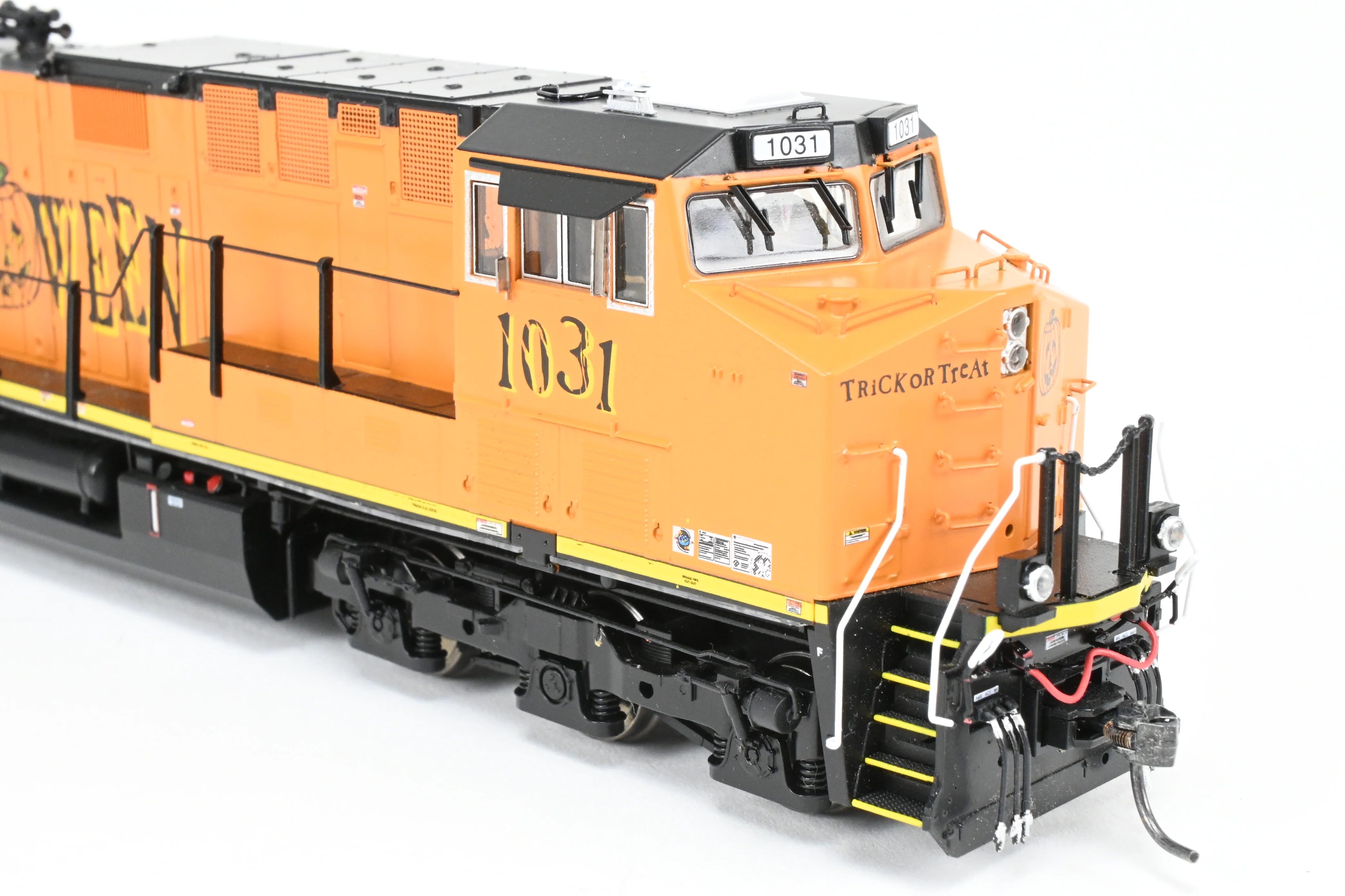 HO MTH - Mike's Train House "Halloween" #1031 ES44AC With Proto-Sound 3.0/DCC - Image 13