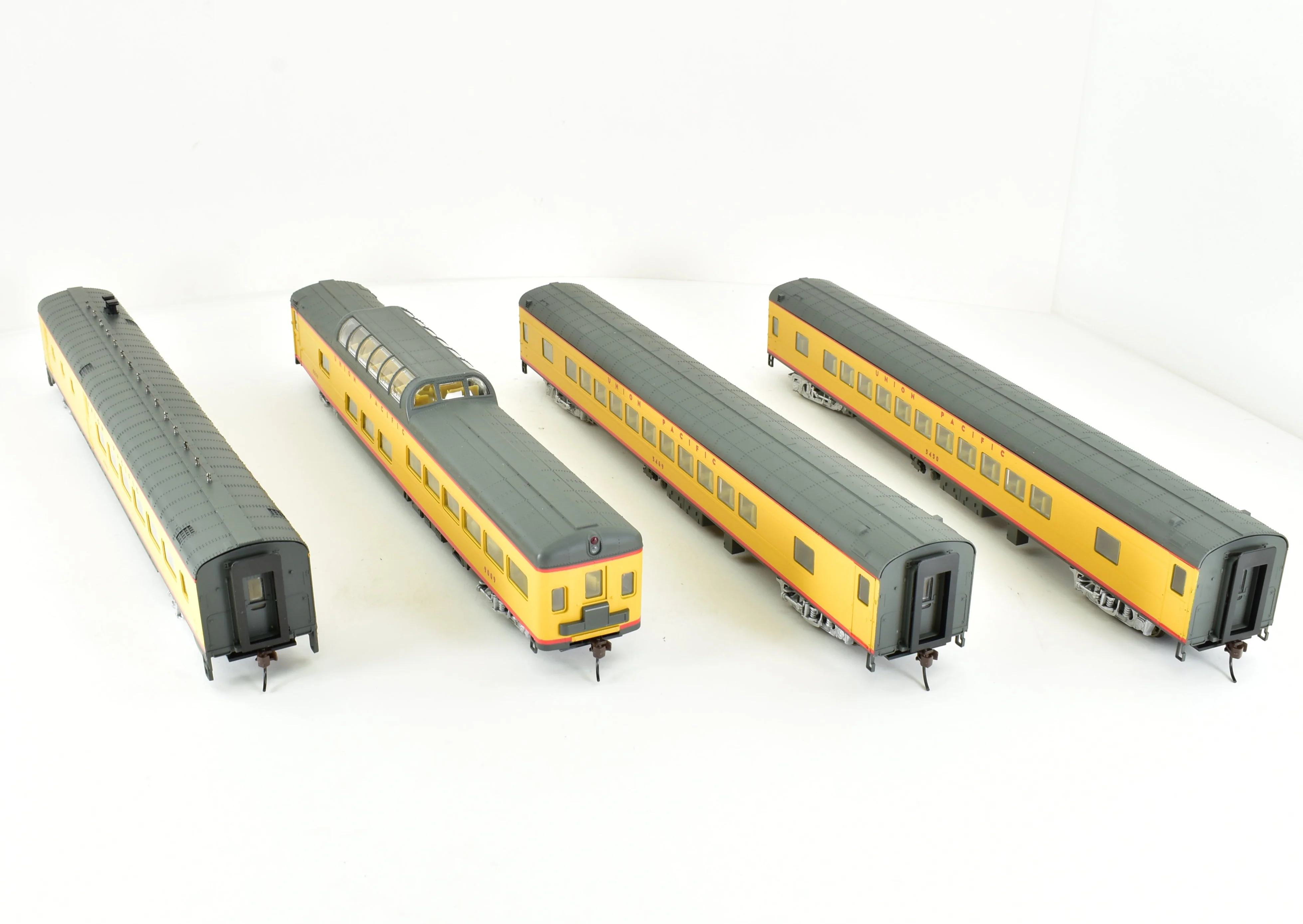 HO Rivarossi UP - Union Pacific Passenger Car Set A - 2 Coaches, 1 Observation, 1 Diner - Image 6