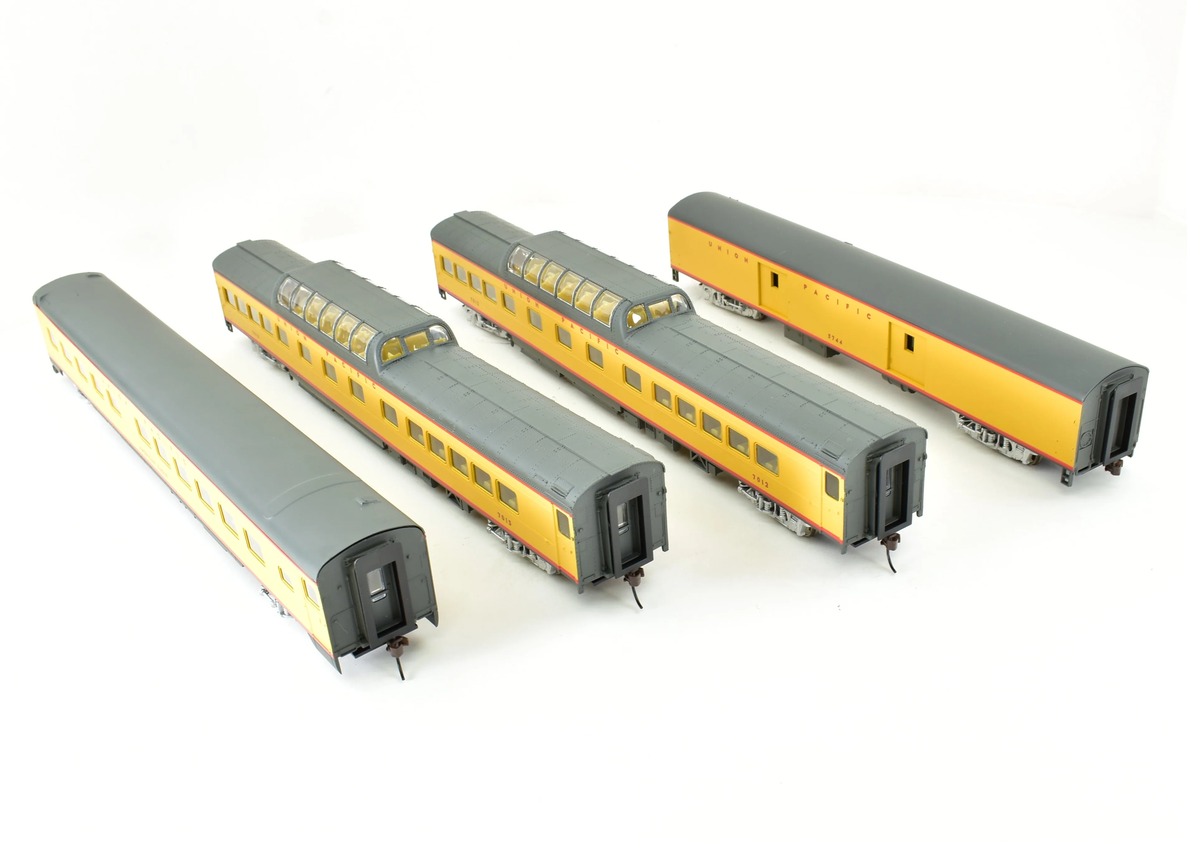 HO Rivarossi UP - Union Pacific Passenger Car Set B - 2 Vista Dome, 1 10-6 Pullman, 1 Baggage - Image 4