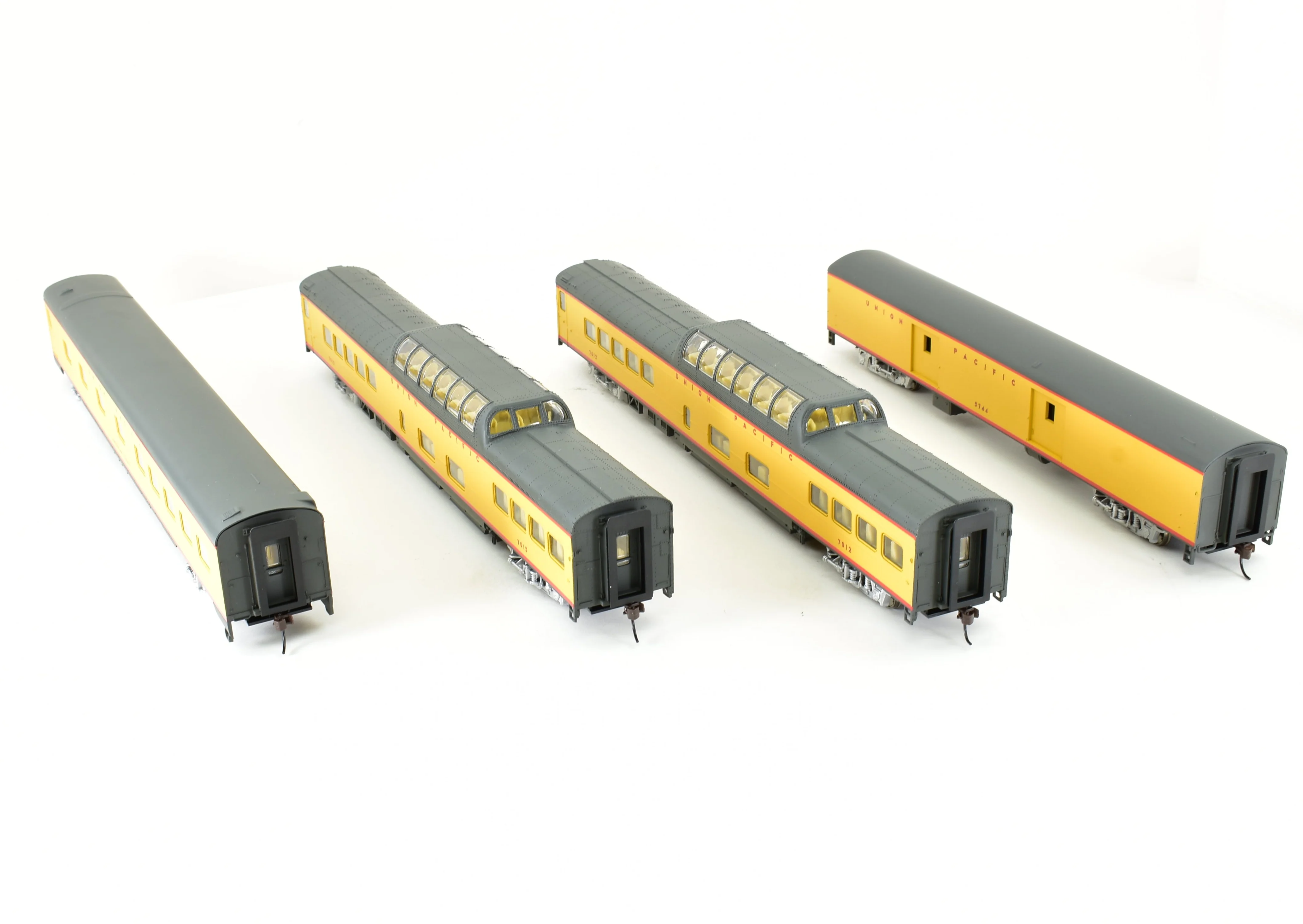 HO Rivarossi UP - Union Pacific Passenger Car Set B - 2 Vista Dome, 1 10-6 Pullman, 1 Baggage - Image 6